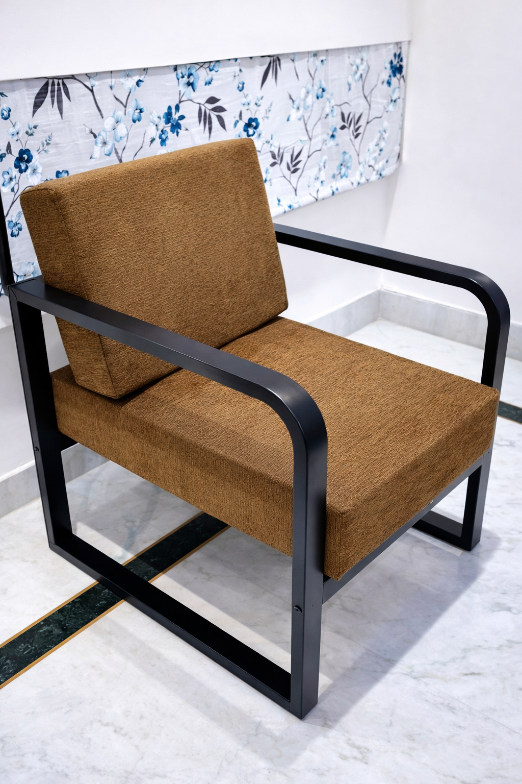 Handcrafted Wrought Iron Chair with Wood Mocha Brown Cushions – Powder-Coated Premium Finish